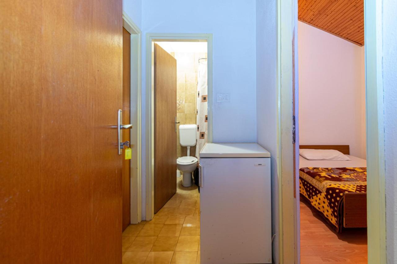 Apartments By The Sea Mandre, Pag - 4101 Kolan Buitenkant foto