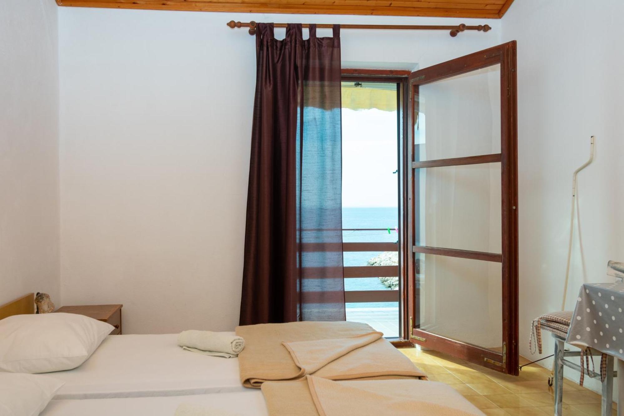 Apartments By The Sea Mandre, Pag - 4101 Kolan Kamer foto